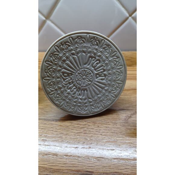 Ellie’s Kitchen Christmas Cookie Press 4 pc Santas Of The World W/ Certificates - Picture 13 of 16